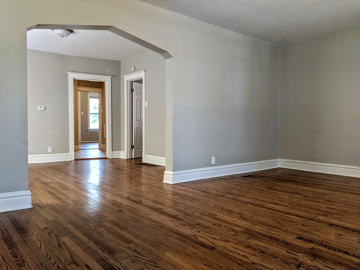 Spacious and freshly updated 2 bedroom — Photo 3