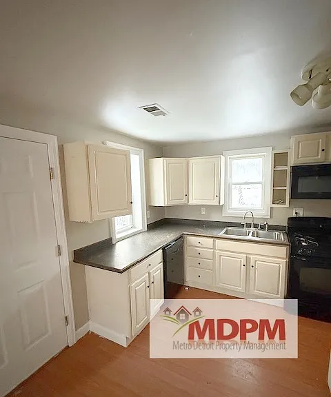 9726 Log Cabin Trl — Photo 3