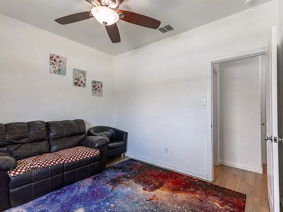 4th image of 1112 Mahogany Ln