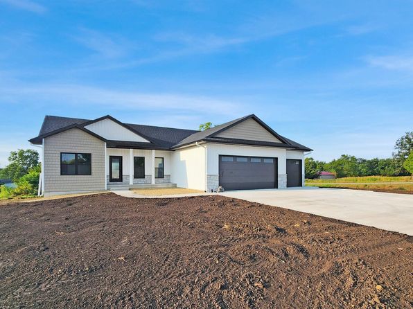 101 Pine Ridge Rd, New Hartford, IA 50660