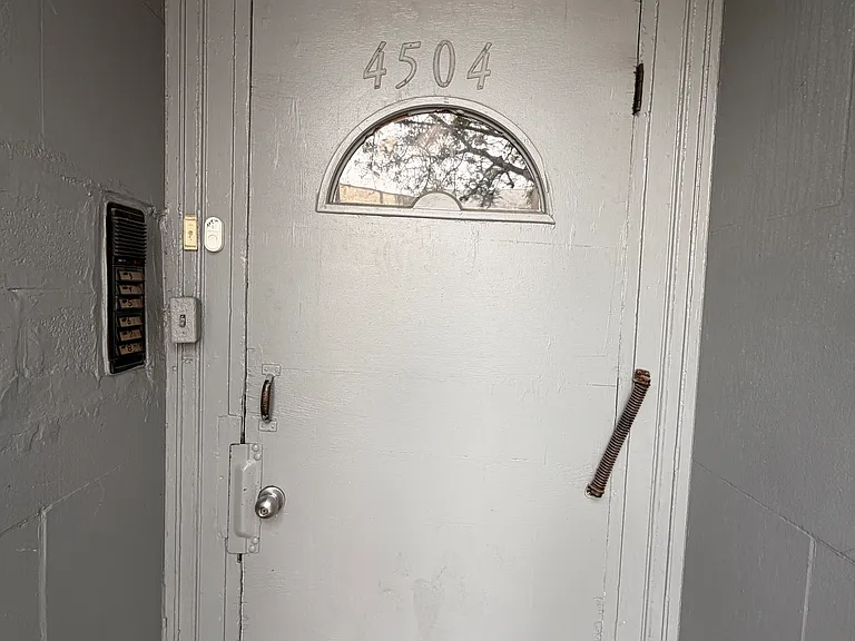 4504 Walnut St #7 — Photo 2