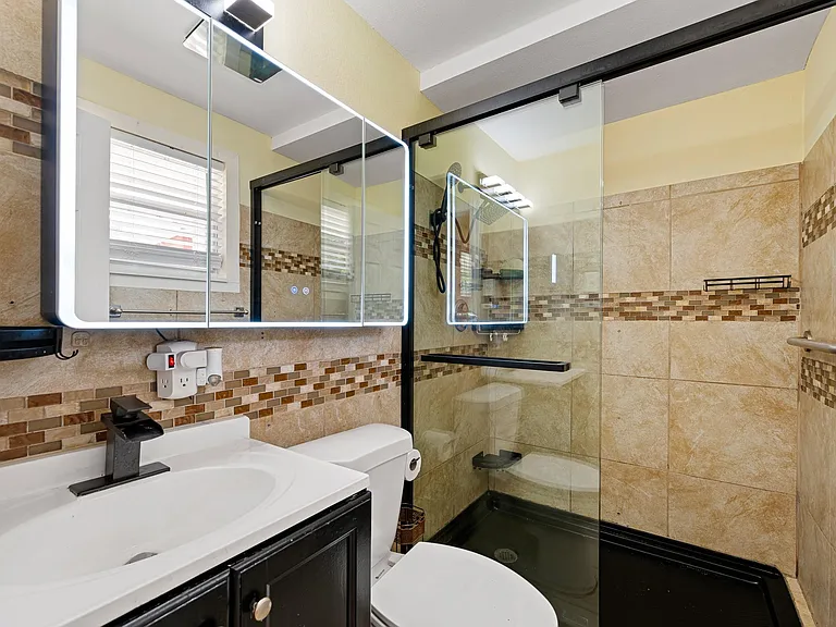 5718 Greencraig Dr — Photo 17