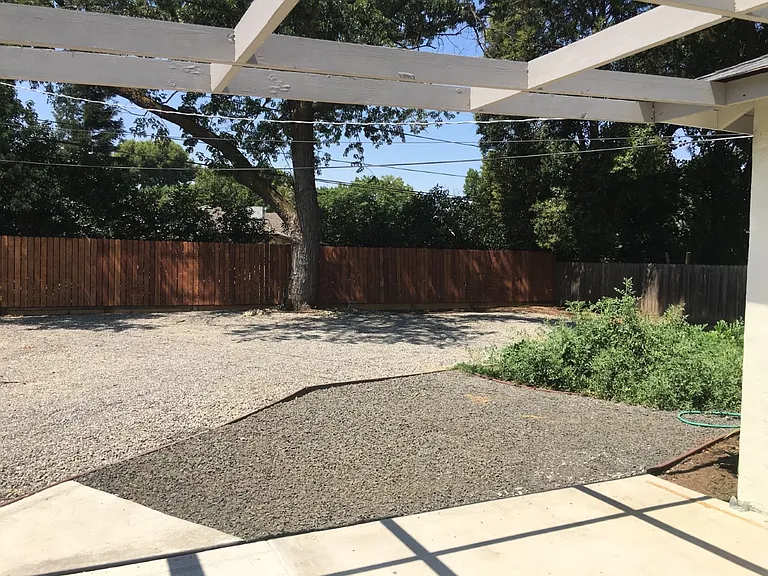482 East Ave — Photo 2
