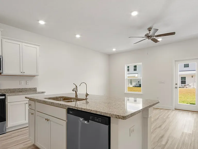 532 Melrose Way — Photo 4