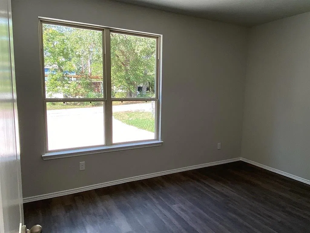 2 bed, 1072 sqft, $1,200 — Photo 3