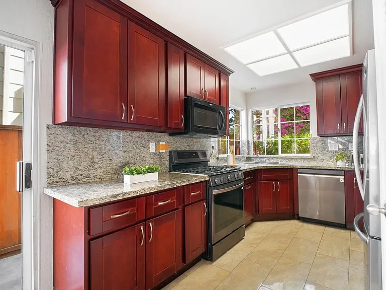 1796 Lucretia Ave — Photo 12