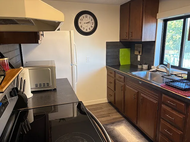 2 bed, $1,300 — Photo 4