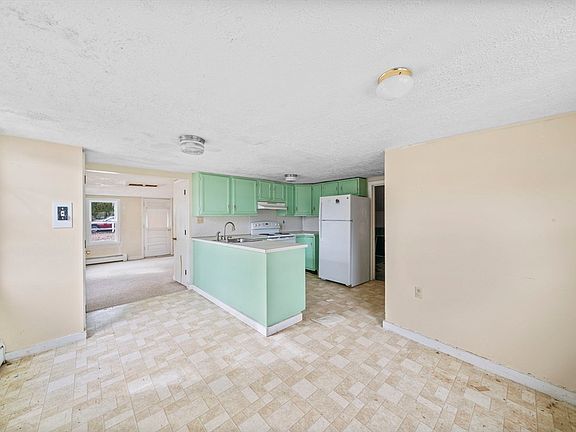 4th image of 3 Short Neck Rd