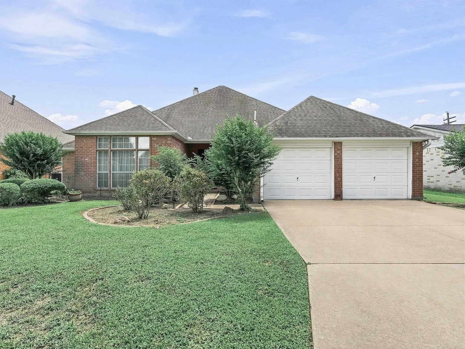 4 bed, 2.0 bath, 2350 sqft, $2,950 — Photo 1