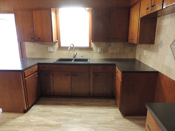 5th image of 408 Fairmont Dr