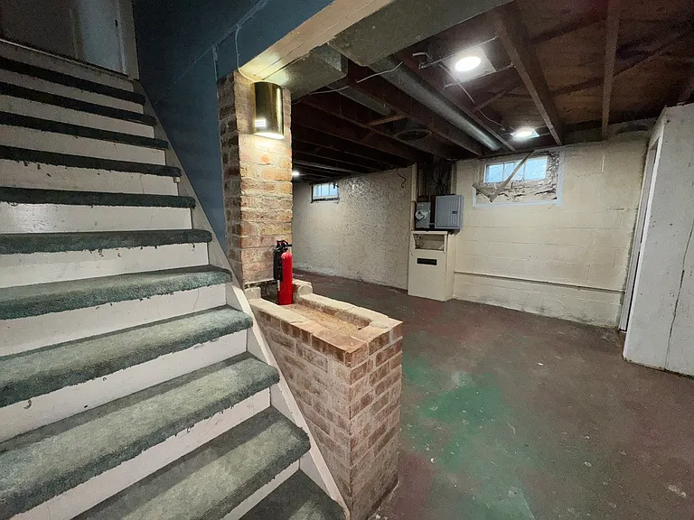 1619 Evergreen St — Photo 12