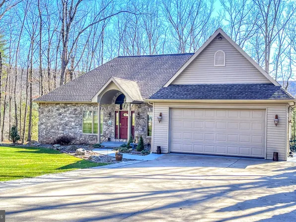 108 Arapahoe Ln, Hazleton, PA 18202
