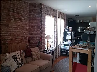 Rented by R New York