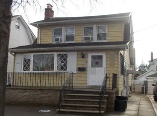 9264 221st St, Queens Village, NY 11428