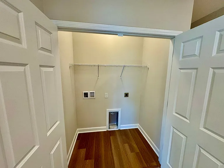 2820 Cook Cir #D — Photo 23