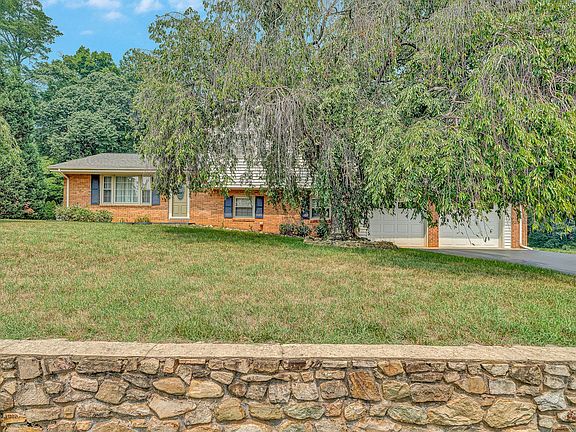 3rd image of 383 Knollwood Dr