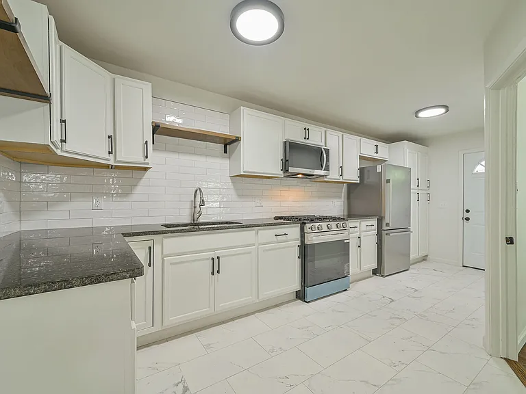 1526 NW 45th St — Photo 12