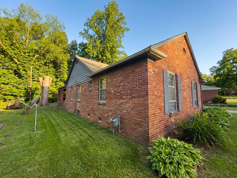 3103 Rainier Dr — Photo 9