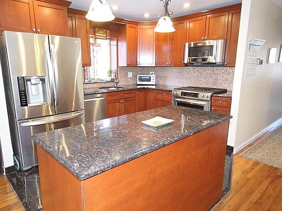 3rd image of 7412 Avenue