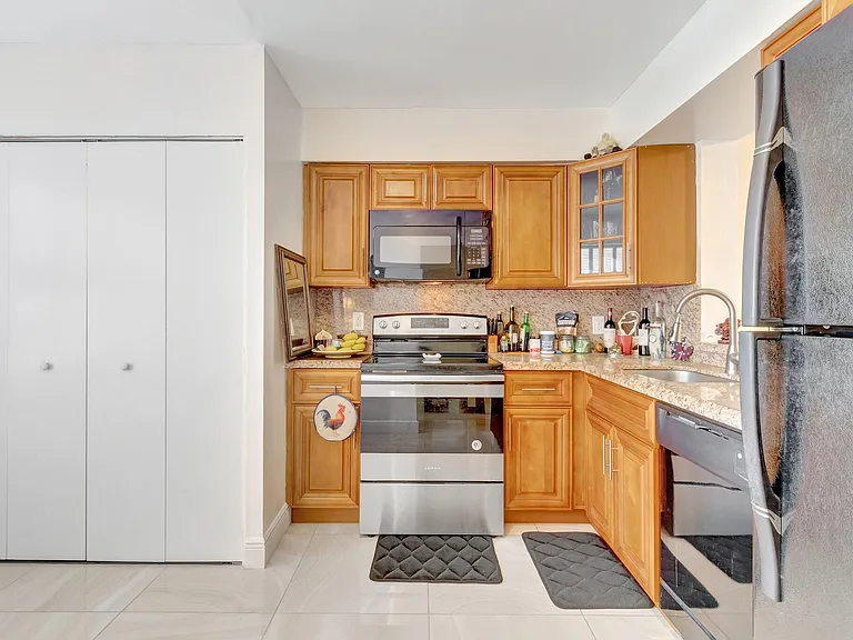 14723 Cumberland Dr #404B — Photo 4
