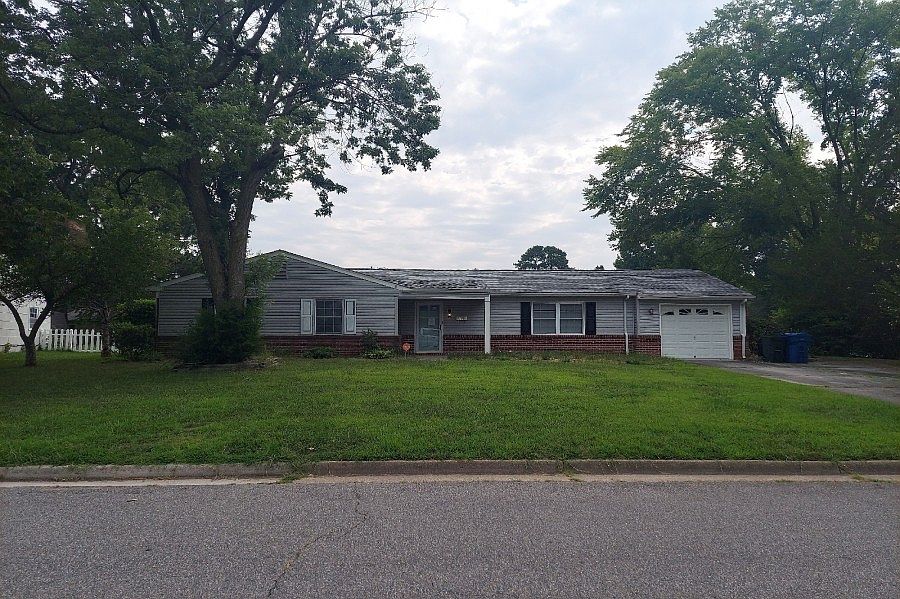 1st image of 108 Chancellor Dr
