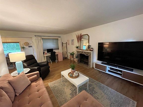 2nd image of 707 Crescent Dr