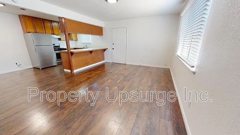 2 bed, 1.5 bath, 990 sqft, $1,395 — Photo 3
