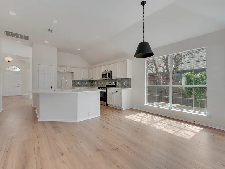 7307 Cresson Dr — Photo 4