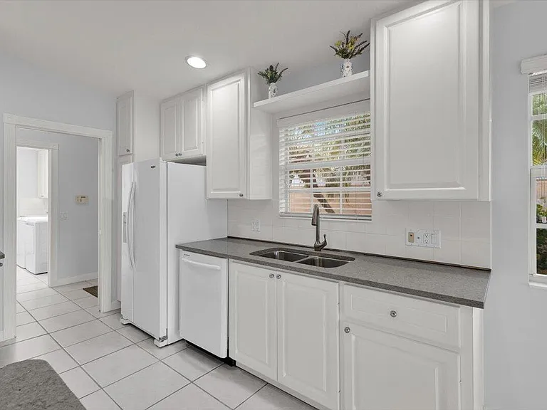 10882 SW Dardanelle Dr — Photo 8