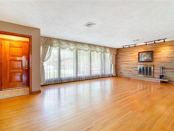 4th image of 177 Noel Dr