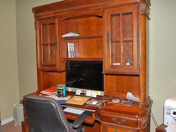 Den or 4th bedroom