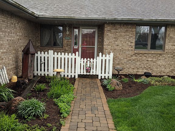 2nd image of 1044 Woods View Ct