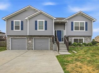 301 NE 192nd Ter, Smithville, MO 64089