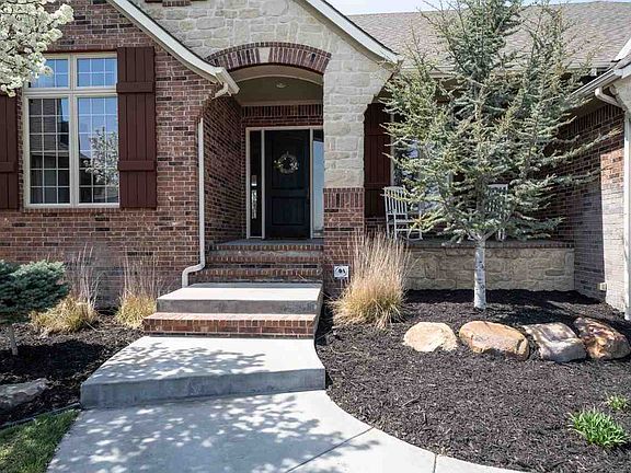 2nd image of 1001 E Rosemont Ct