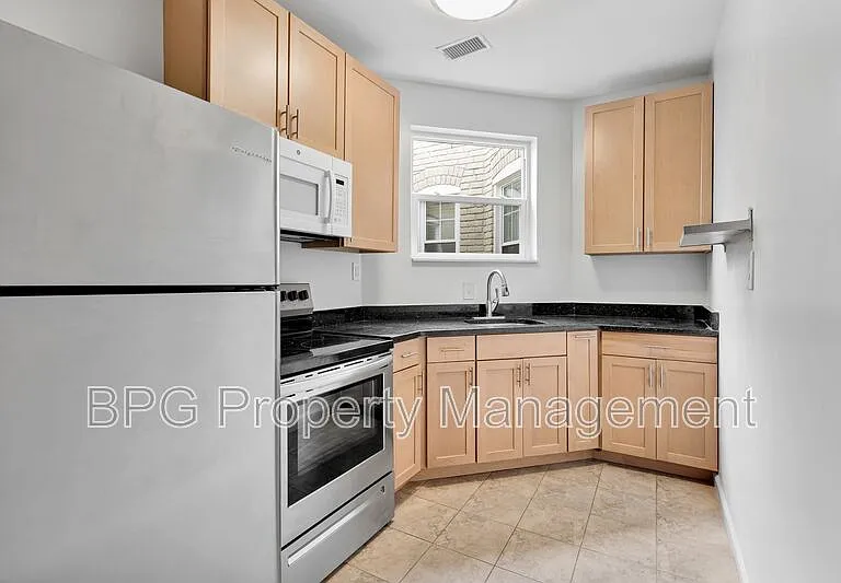 1217 Duncan Pl NE — Photo 2