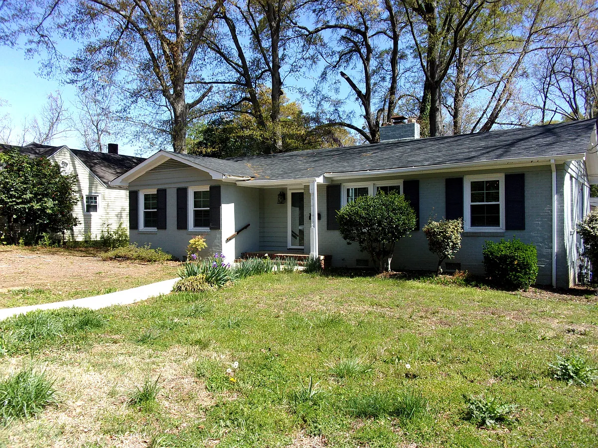 Building Photo - 304 Oak Dr