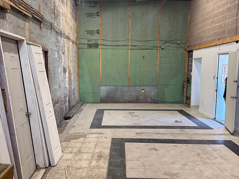 200 N Main St — Photo 18
