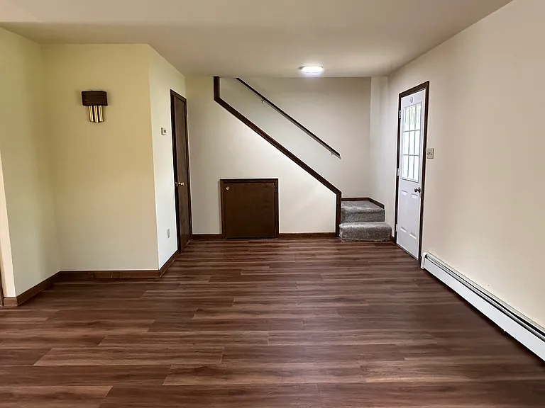 411 Marion St — Photo 7