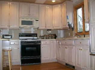 16 De Soto Rd, Amityville, NY 11701
