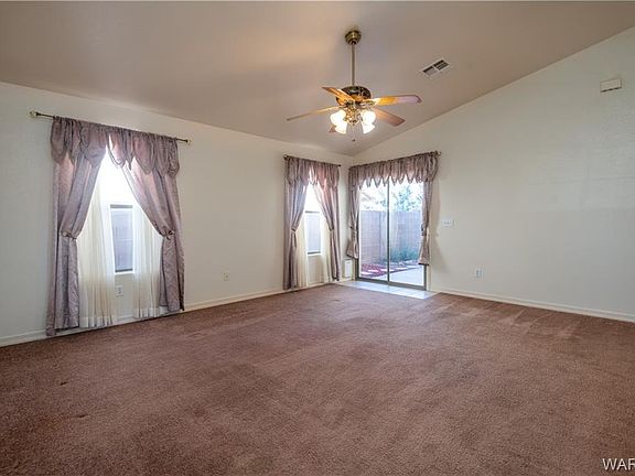 3rd image of 3313 Calumet Ave