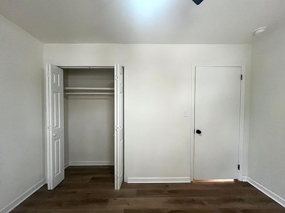 3rd image of 6 Easy St