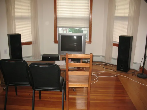 10 Evergreen Ave, Somerville, MA