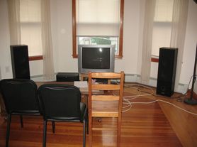 10 Evergreen Ave