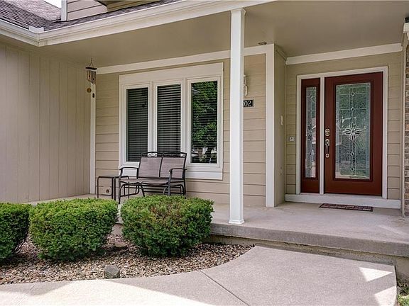 4th image of 2202 NE Greenwich Ct