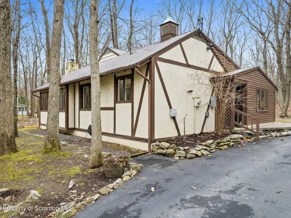 439 Hallowood Dr, East Stroudsburg, PA 18302