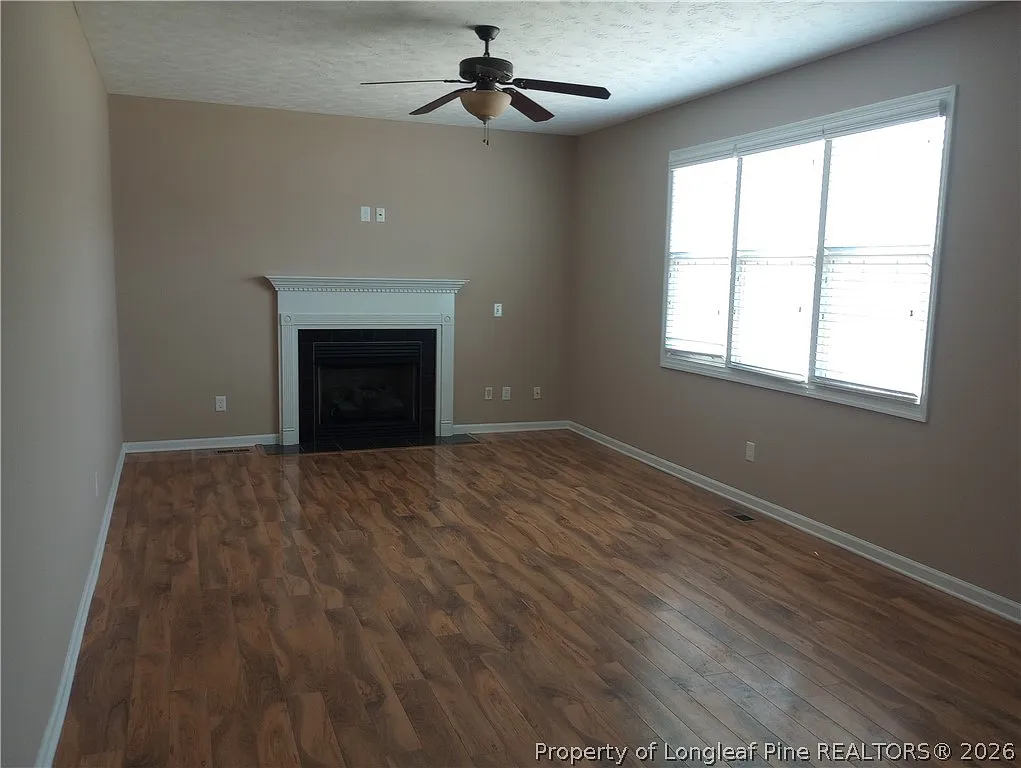 4 bed, 2.5 bath, 2121 sqft, $1,900 — Photo 2