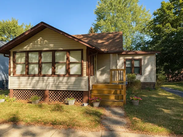 943 Charles St, Aurora, IL 60506