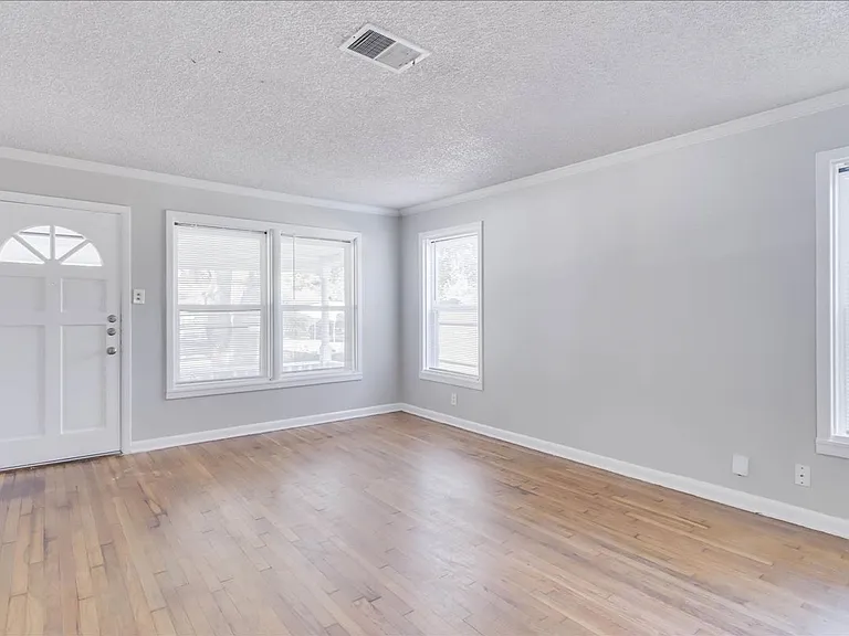 6046 Hugo Dr — Photo 10