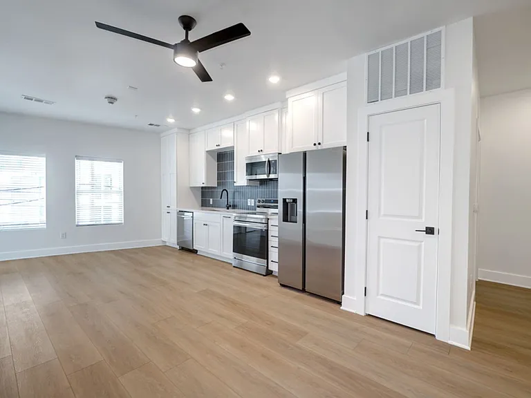 3000 Duval St #307 — Photo 1
