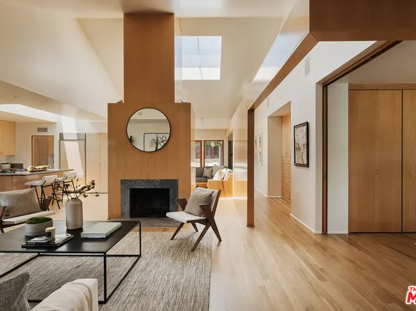 16855 Livorno Dr, Pacific Palisades, CA 90272